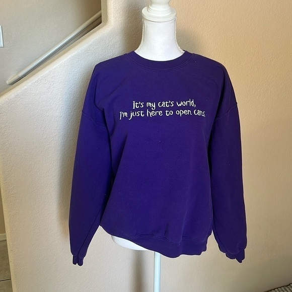 Gildan ‘it’s my cats wold I’m just here to open cans’ graphic crewneck sweater - Picture 1 of 5